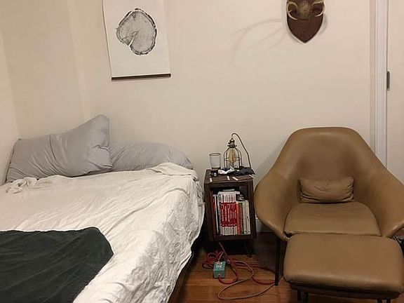 4th image of 220 E 18th St APT 6