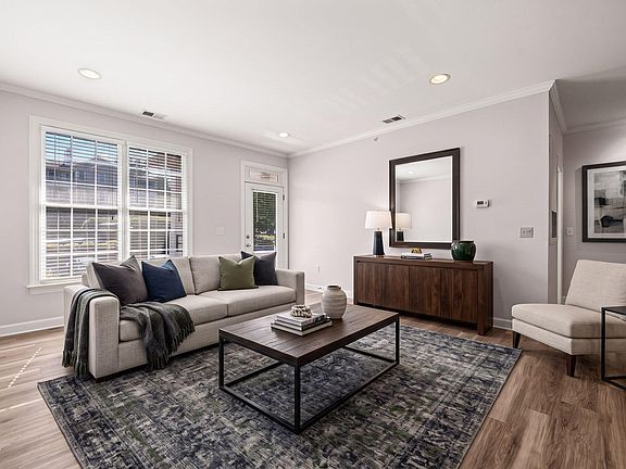 2nd image of 524 Aberdeen Dr APT 205