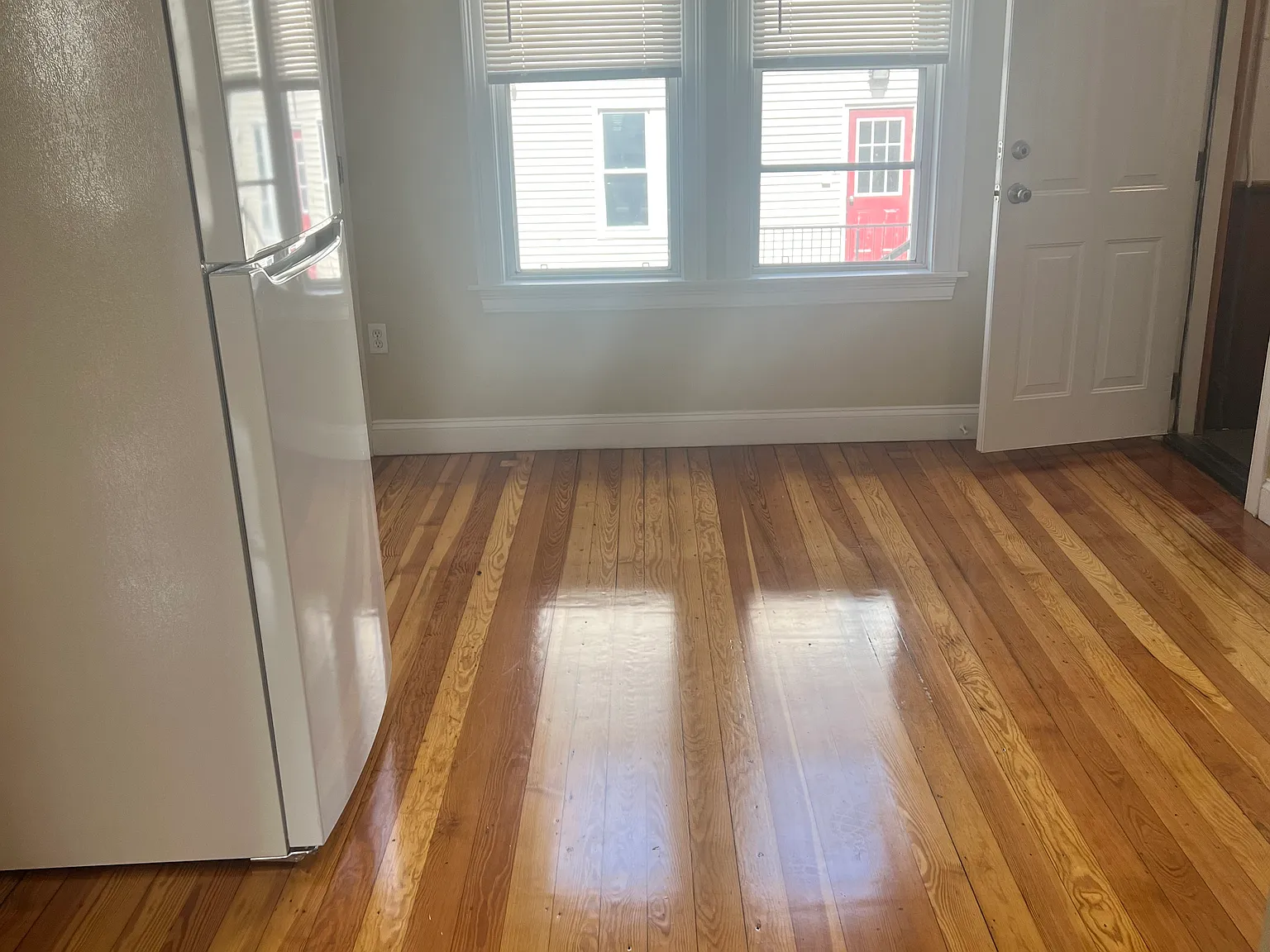 4 bed, 1250 sqft, $2,800 — Photo 2