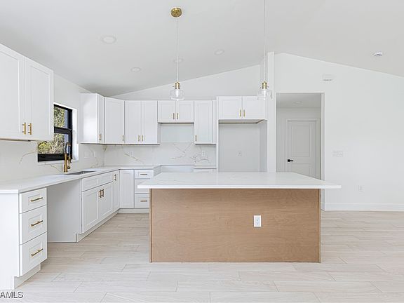 2nd image of 604 Montclair Ave S