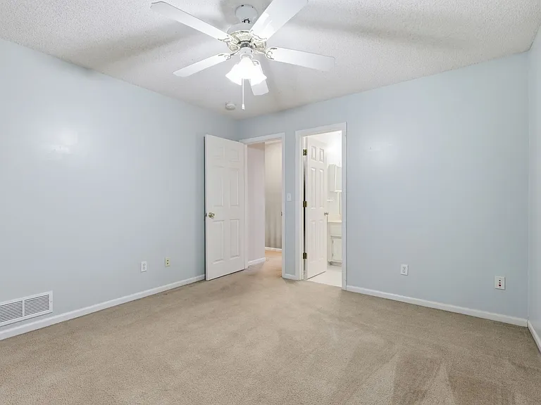 14117 Parkhill Ln — Photo 34