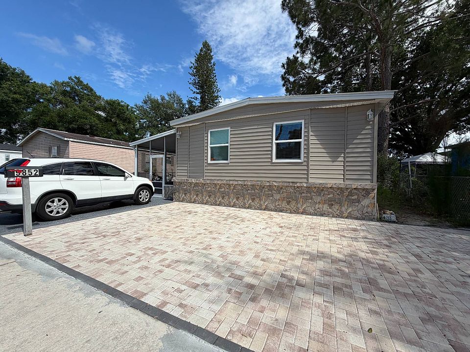 1st image of 9852 Elm Way