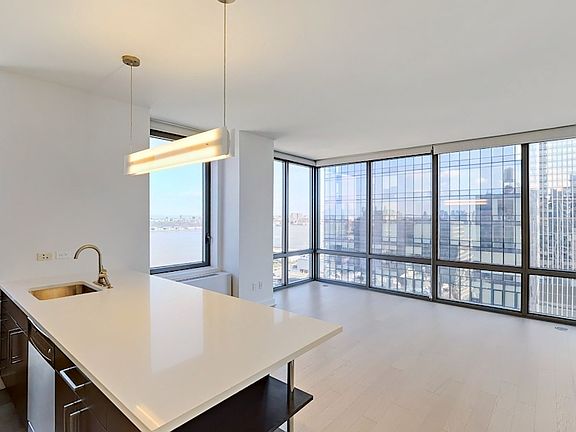 4th image of 312 11th Ave APT 32H