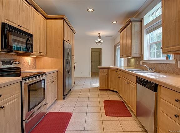 5th image of 642 Brynwood Dr #13