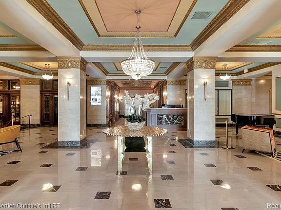 4th image of 15 E Kirby St APT 811