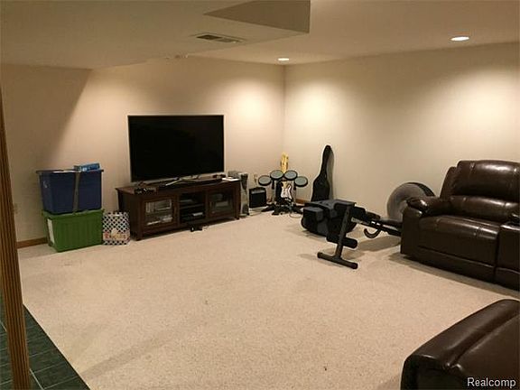 5th image of 39960 Finley Dr