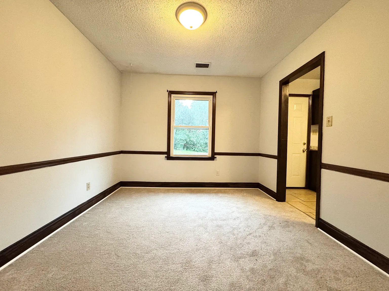 3 bed, 1.5 bath, 1200 sqft, $1,800 — Photo 3