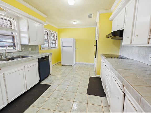 5th image of 313 E 18th St