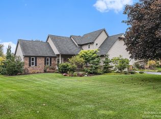 57761 Apple Ln, New Hudson, MI