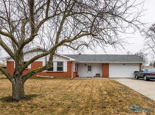 221 Melody Ln, Defiance, OH 43512