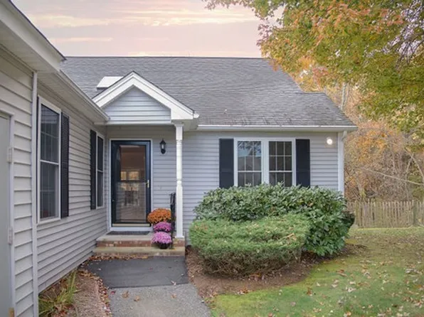 42 Country Squire Rd, Uxbridge, MA 01569