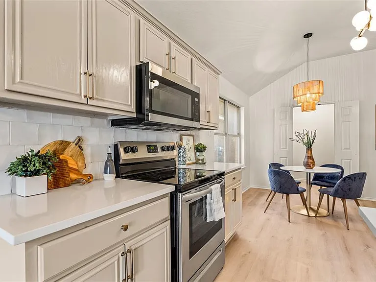 8433 Hawks Nest Dr — Photo 10