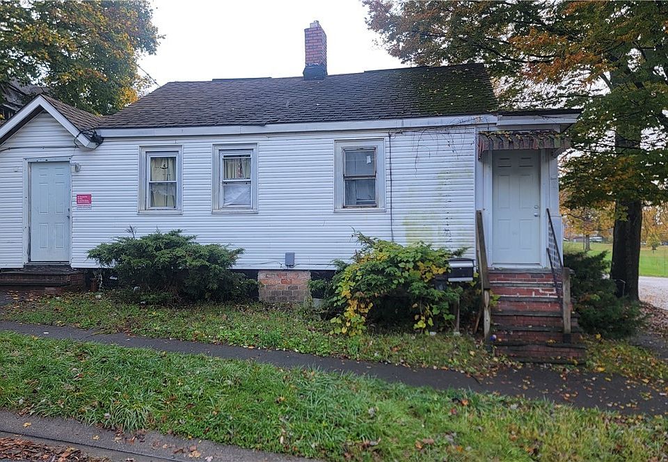 1st image of 104 Rosewood St