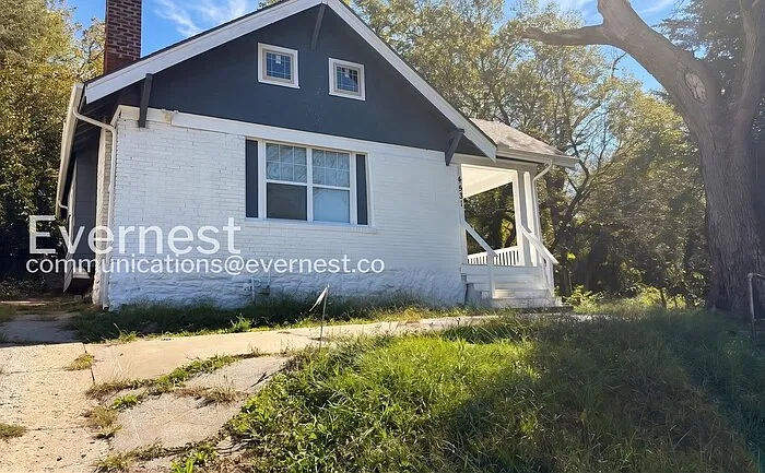 3 bed, 1.0 bath, 1074 sqft, $1,349 — Photo 1