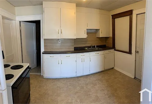 3 Negus St #2R — Photo 1