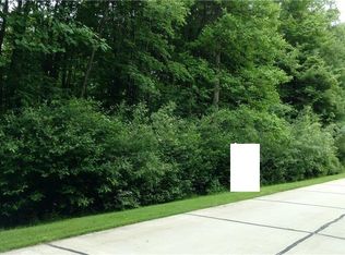 10450 Sawmill Dr, Chardon, OH 44024