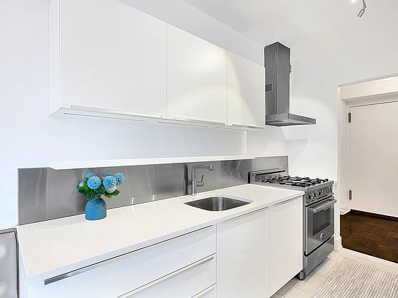 5th image of 415 E 52nd St #201BC