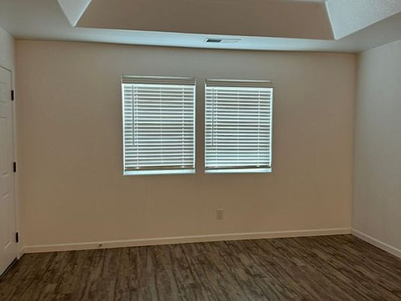 5th image of 2321-2331 N Vickie Ct #2325