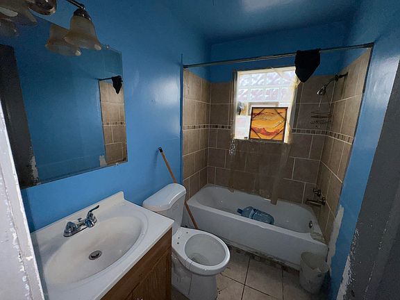 4th image of 18938 Moross Rd