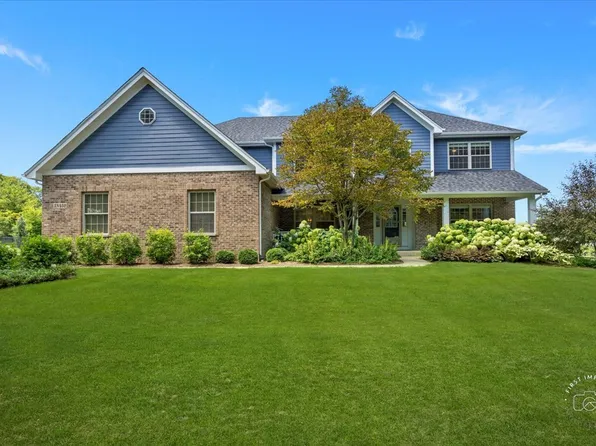 5N450 Ancient Oak Ln, St Charles, IL 60175