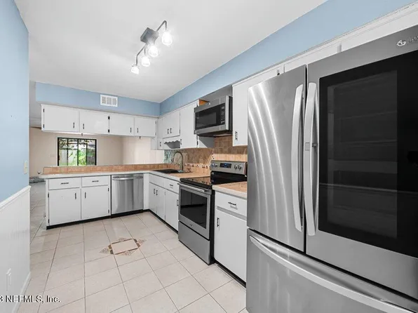 2137 DUNES WAY Drive W, Jacksonville, FL 32225