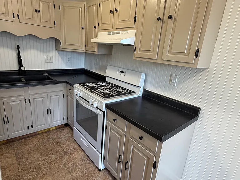 116 Victory Dr — Photo 16