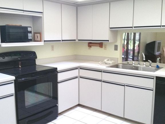 4th image of 105 La Costa St #8