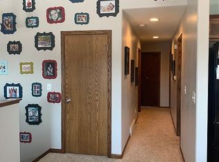 4563 Meadow Creek Dr, Palo, IA 52324