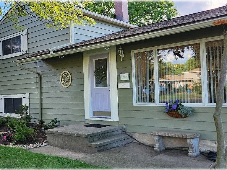 910 West Dr — Photo 1