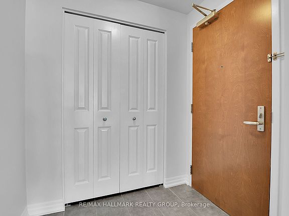 4th image of 242 Rideau St #1501
