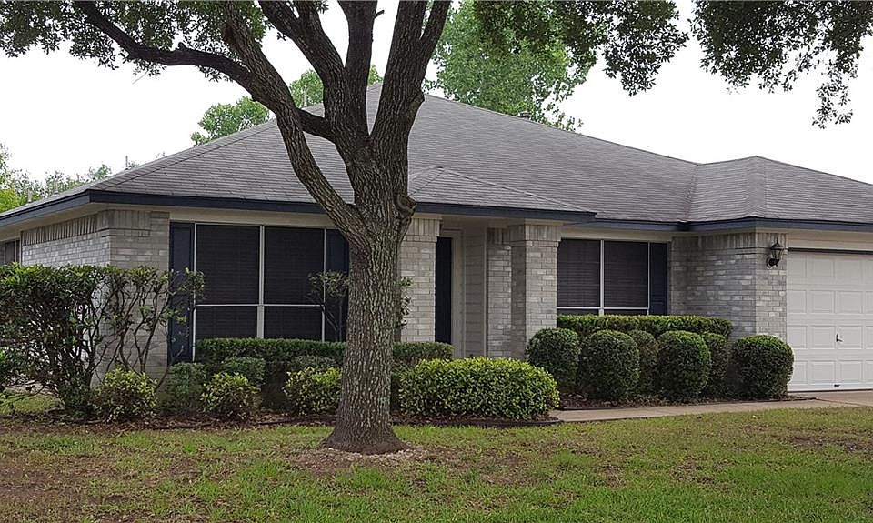 2nd image of 1218 Jordan Ln