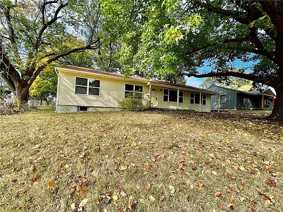 3rd image of 4524 Claremont Ave