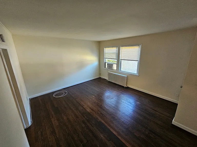 2900 Clearview Ave #1 — Photo 2