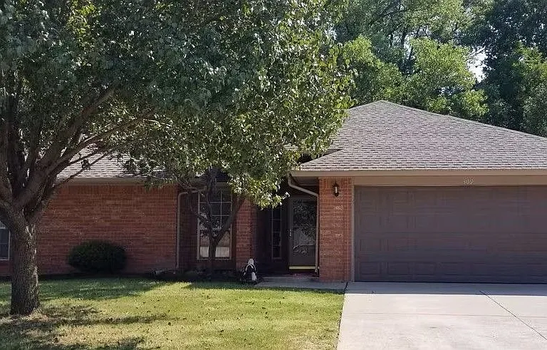 309 Hood Ct — Photo 1
