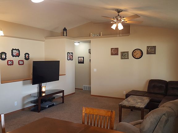 3rd image of 828 Sagewood Ave