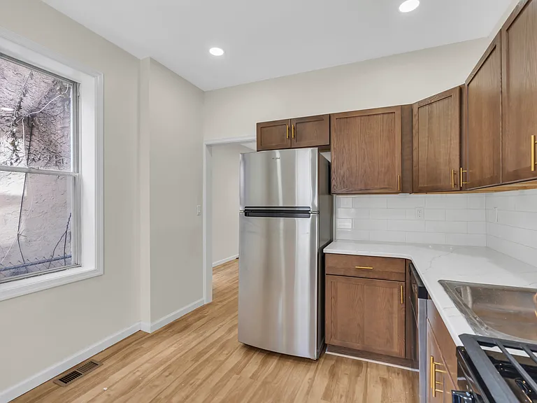 241 N Ruby St — Photo 22