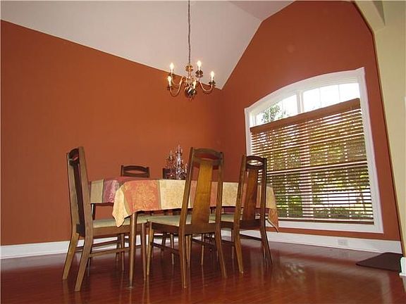 3rd image of 4722 Scottish Dr