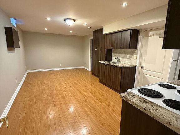 4th image of 144 Shaftsbury Ave