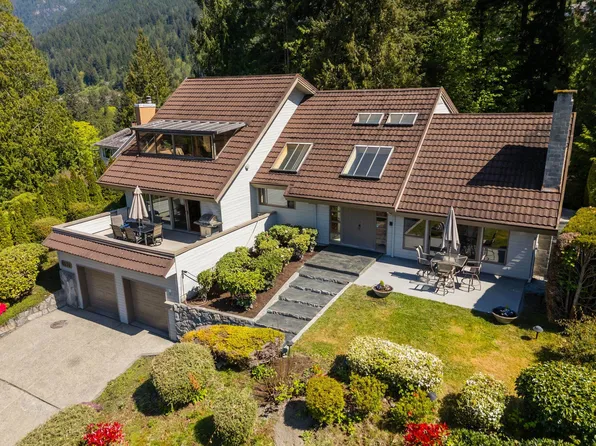 8570 Ansell Pl, West Vancouver, BC V7W 2W3
