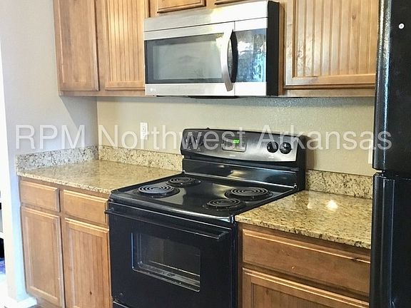 4th image of 1461 W Sligo St