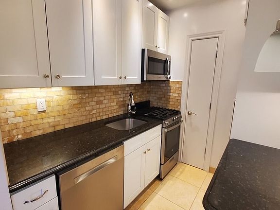3rd image of 330 E 58th St #2E