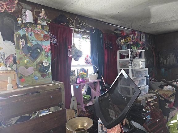 3rd image of 638 E Missouri St