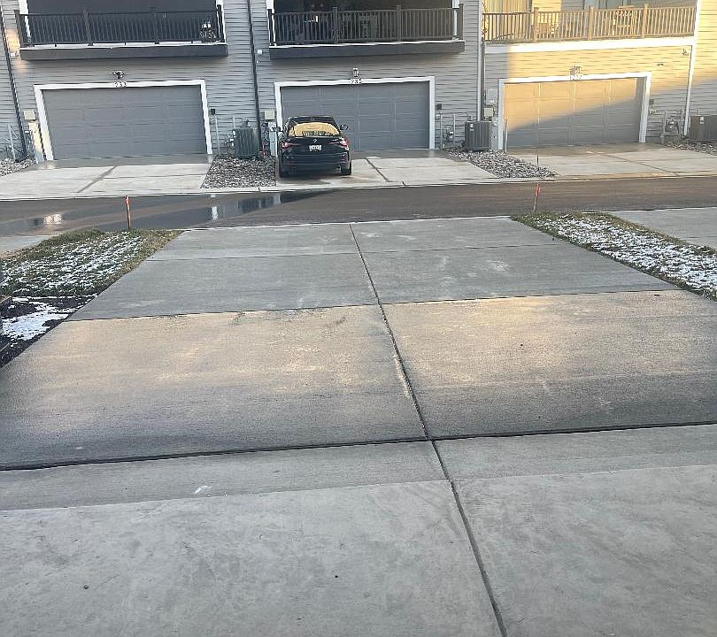 1st image of 11 While Away Dr