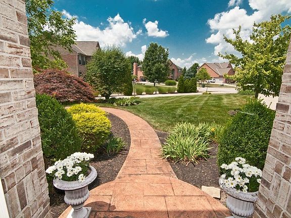 2nd image of 7122 Larkspur Ln