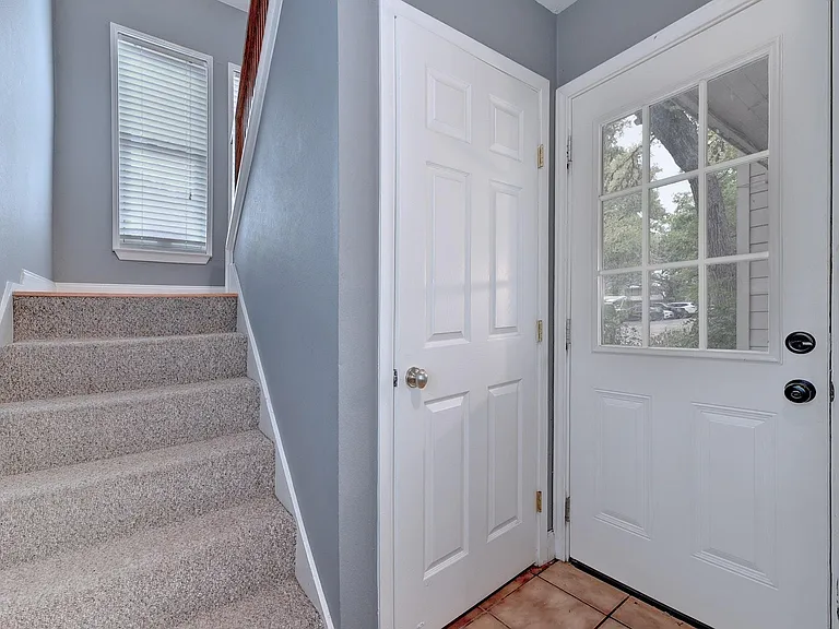 31 Marina Cir — Photo 4