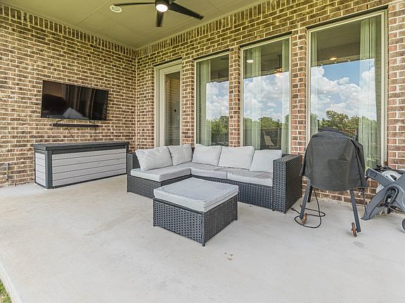Spacious and private back porch