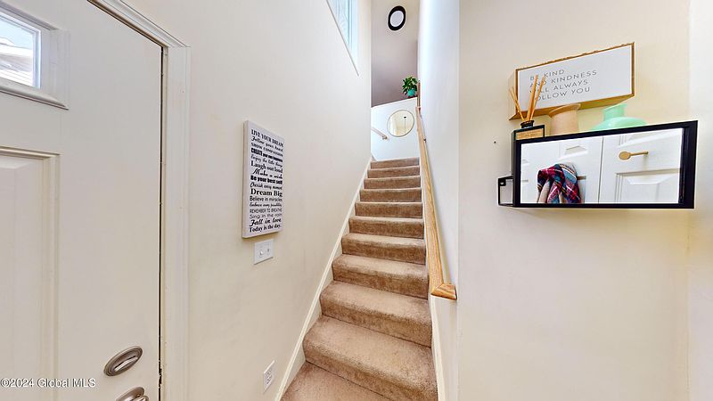 5th image of 80 Beacon Street