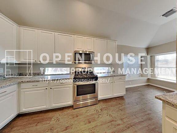 4th image of 3830 Paigewood Dr