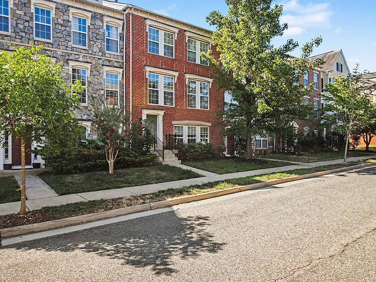 1114 Ellis Ave — Photo 2