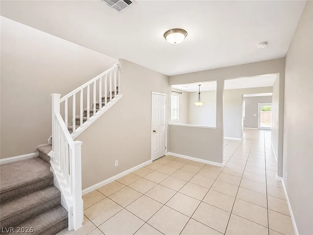 5 bed, 3.0 bath, 3095 sqft, $3,200 — Photo 3